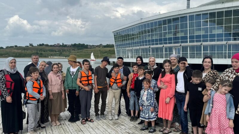 2 июня 2024. В городе Грозном наш проект “Инклюзивные паруса России” порадовал особенных деток и участников СВО.