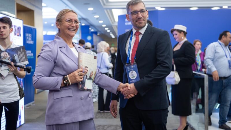 1 октября 2026 Истории, которые меняют мир: журнал «Агрегатор счастья» был представлен на II Всемирной Общественной Ассамблее